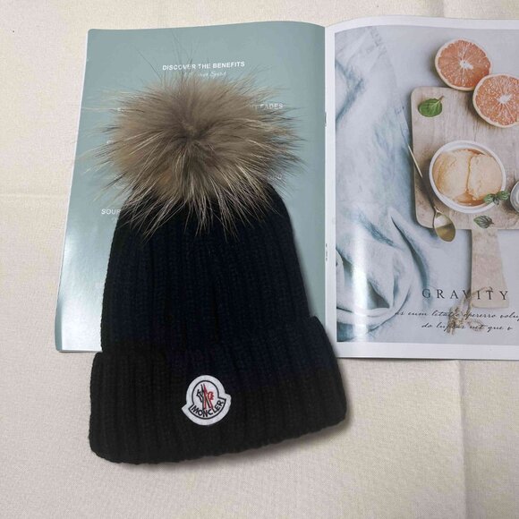 Women's Black Beanie Hat - Picture 1 of 5